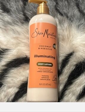 Shea Moisture Illuminating Body Lotion - Orange & White Packaging